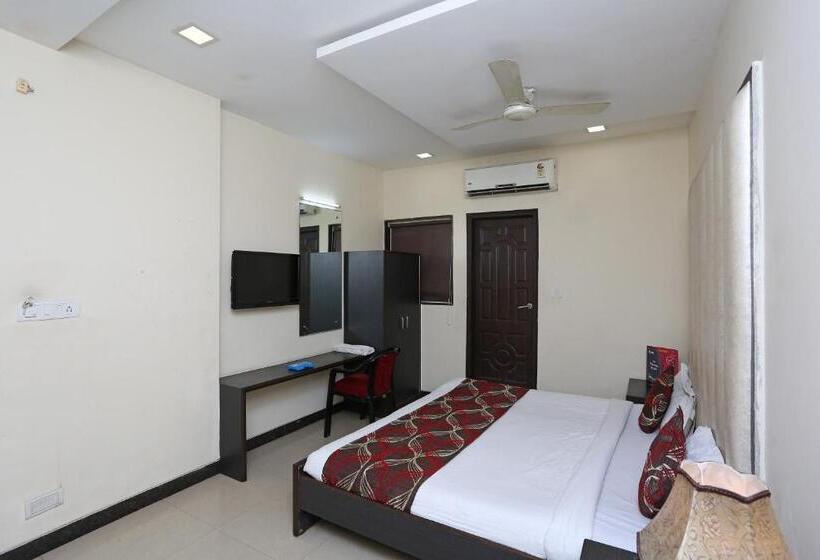 اتاق کلاسیک سه تخته, Oyo 2660  Radhe Inn