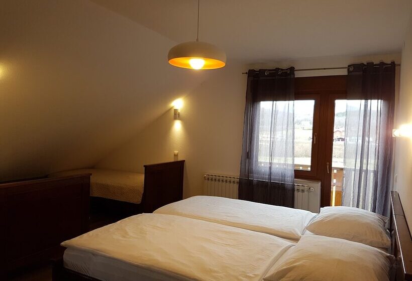 اتاق استاندارد چهار تخته, House Tina