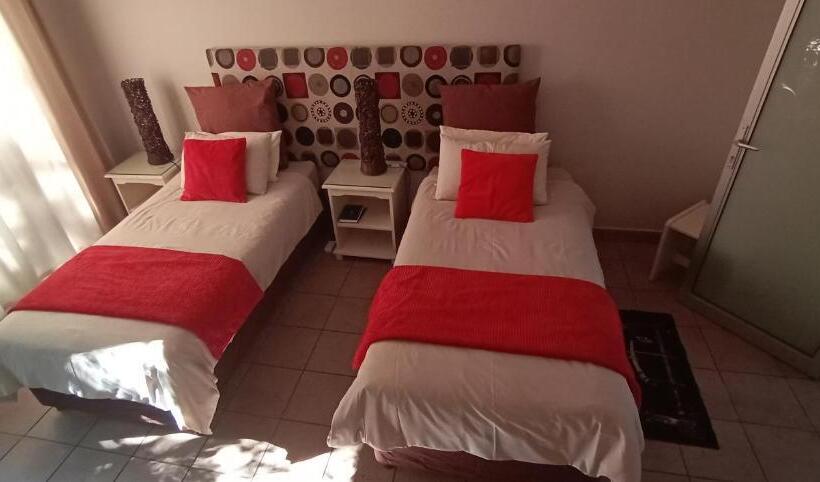 Номер Стандарт, The Guesthouse On Main