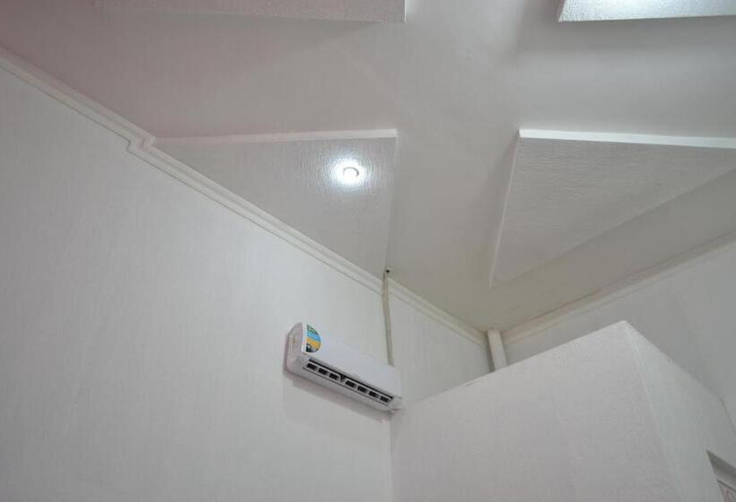 اتاق استاندارد سه نفره, Hostel Nabi Bobo