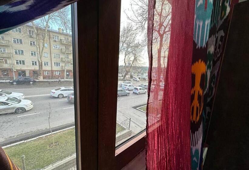 اتاق استاندارد سه نفره, Hostel Nabi Bobo
