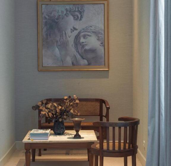سوییت جونیور, The Kefalari Suites