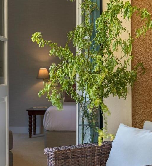 سوییت سوپریور, The Kefalari Suites