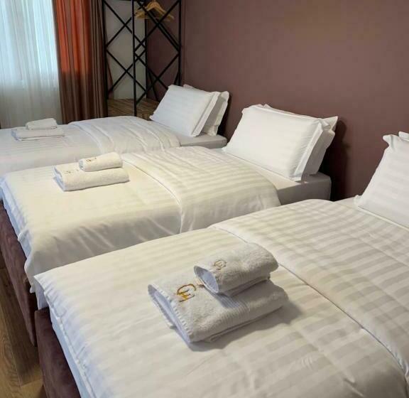 스탠다드 트리플 룸, Grand Hotel Pogradec