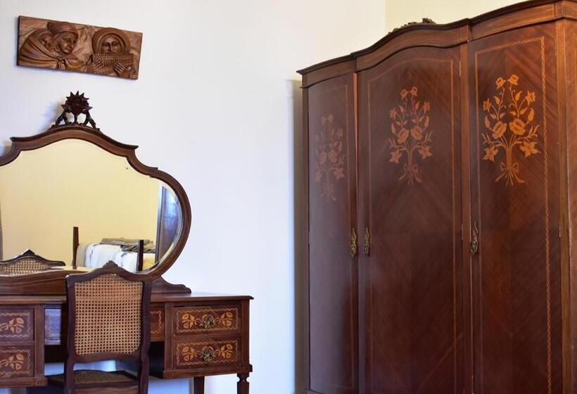 Семейный Номер, Batalhoz House
