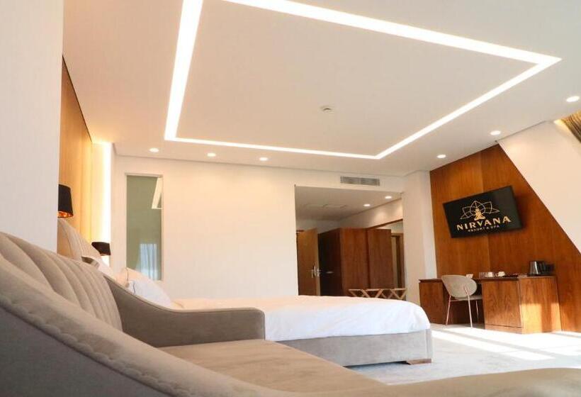 디럭스 룸 킹사이즈 침대, Nirvana Resort & Spa