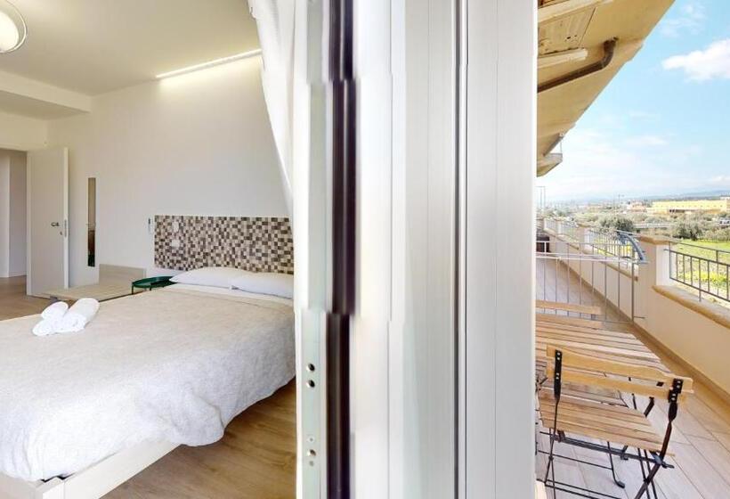 Трехместный Номер Стандарт с Балконом, Accòmodati B&b