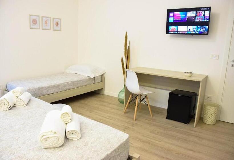 Четырехместный Номер Стандарт с Балконом, Accòmodati B&b