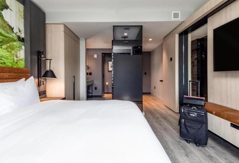 Номер Премиум, Hyatt Centric Charlotte Southpark