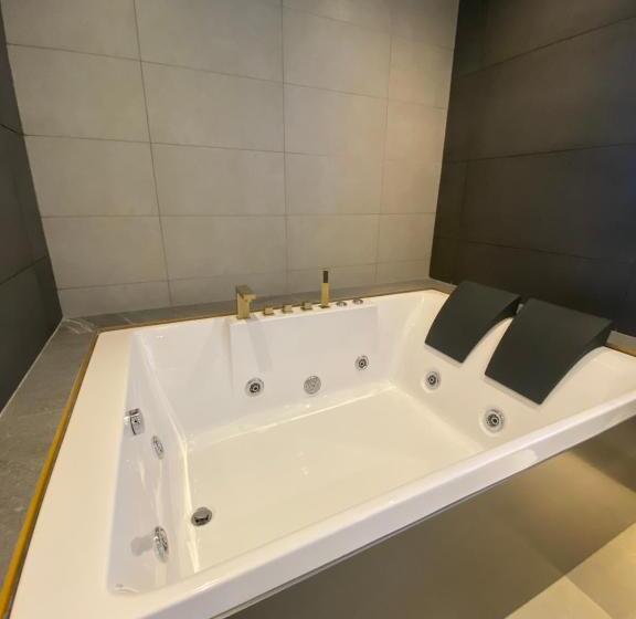 Президентский Люкс, Velar Inn