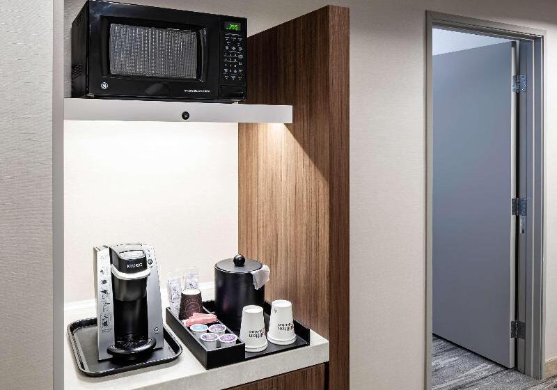 Deluxe Suite King Bed, Hilton Garden Inn San Diego  Rancho Bernardo