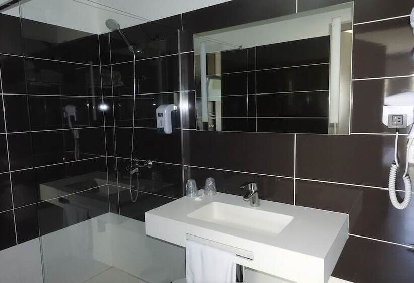 Номер Superior, Hôtel Grand Confort Le Moulin Rouge
