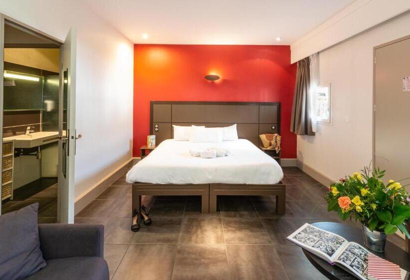 Четырехместный Номер Стандарт, Hôtel Grand Confort Le Moulin Rouge