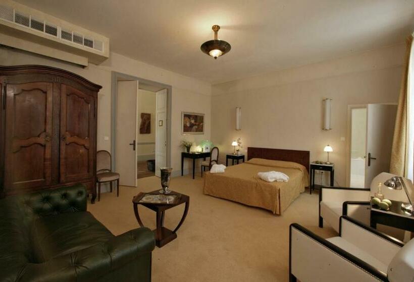 Люкс, Le Manoir St Jean