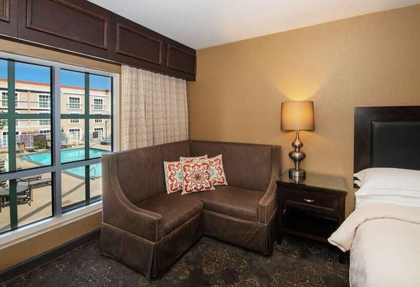 Номер Стандарт Вид на Бассейн, Hilton Orlando