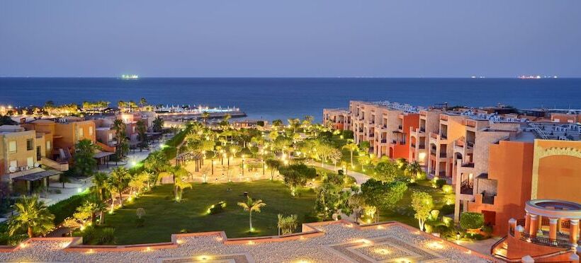 اتاق لوکس با چشم‌انداز باغ, Mövenpick Resort El Sokhna