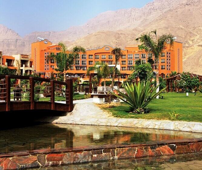 اتاق سوپریور با چشم‌انداز دریا, Mövenpick Resort El Sokhna
