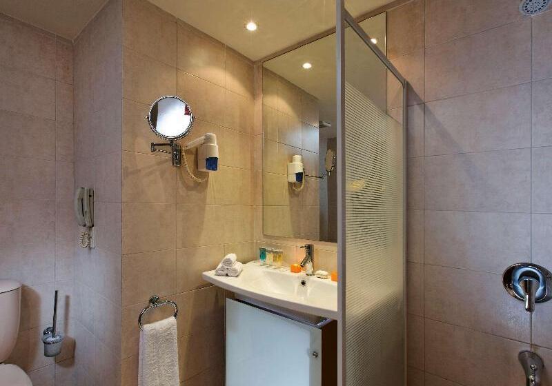 اتاق سوپریور با چشم‌انداز دریا, Mövenpick Resort El Sokhna