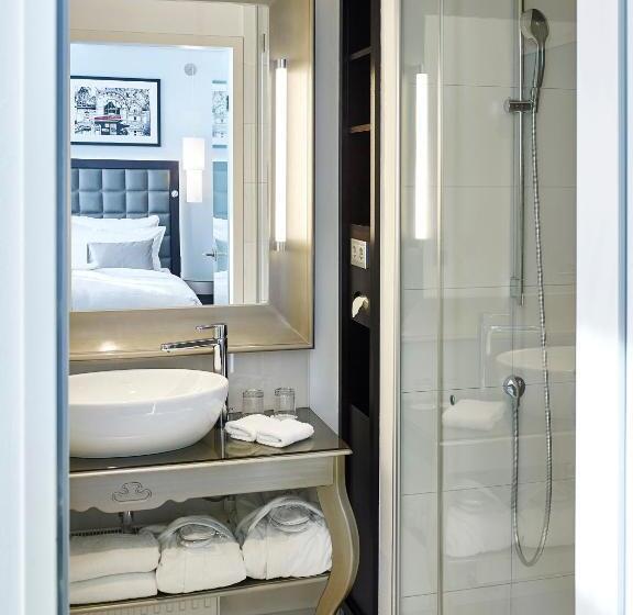 디럭스 룸 킹사이즈 침대, Steigenberger Hotel Herrenhof