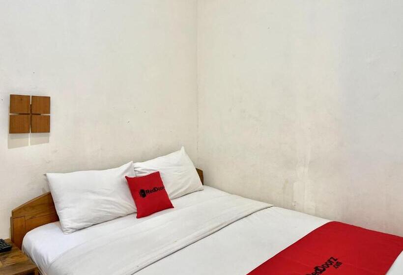 Номер Стандарт, Reddoorz At Mystays Pemuda Cepu Blora