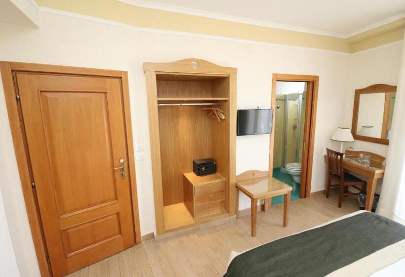 Classic room with balcony, Tourist