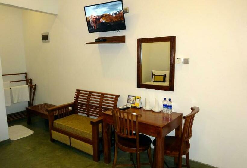 디럭스 트리플 룸, Kadulla Resort