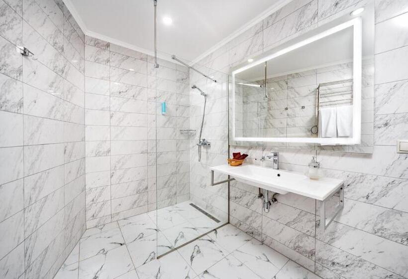 سوییت جونیور, Eurohotel