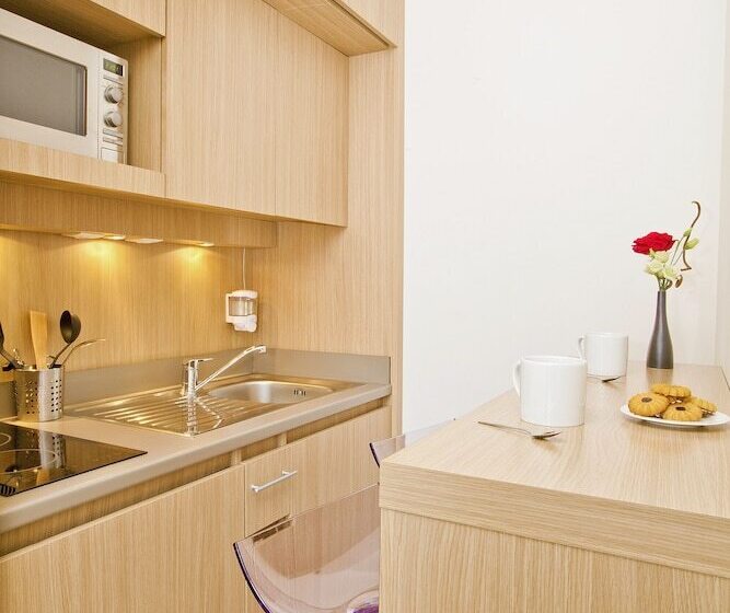 Студия Стандарт, Residhome Carrieres La Defense