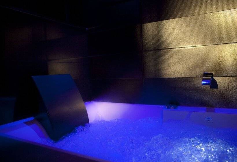 Chambre Standard, Secret De Paris   Hotel & Spa