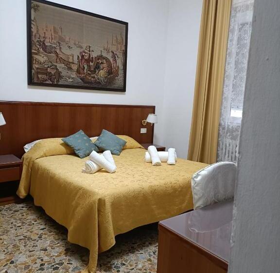 اتاق استاندارد چهار تخته, Domus Cesena