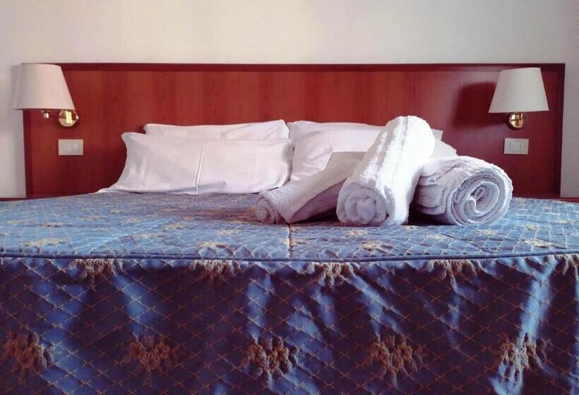 اتاق استاندارد چهار تخته, Domus Cesena