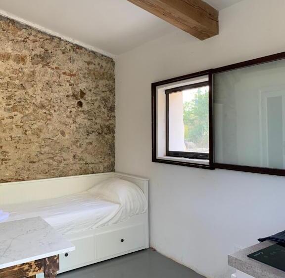 Family Suite, Operaviva