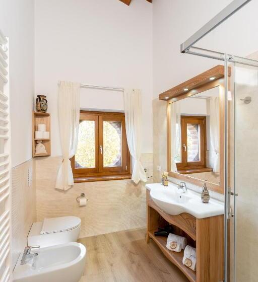 스탠다드 룸 풀장 전망, Agriturismo Ai Dossi