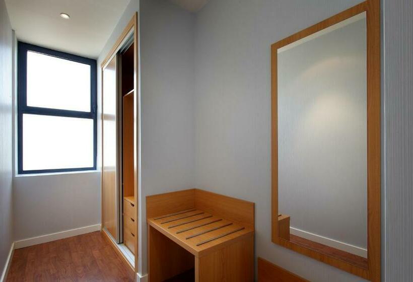 اتاق استاندارد سه نفره, Exe Sevilla Palmera