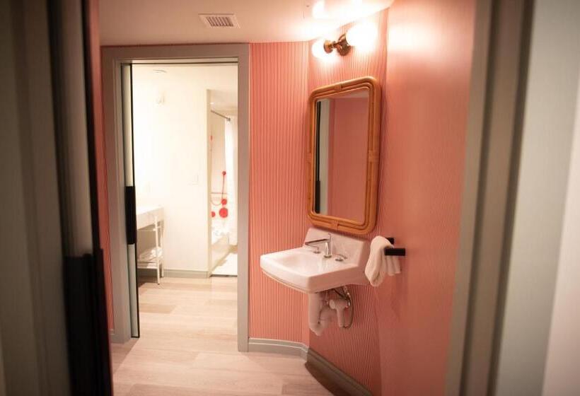 جناح سرير كينج, Virgin Hotels New Orleans