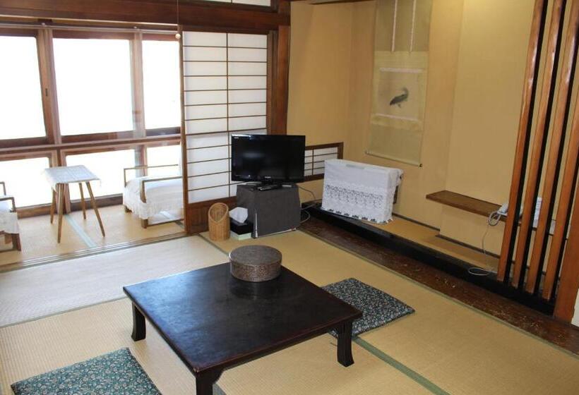 Трехместный Номер Стандарт Совместная Ванная, Historical Ryokan Senyukan