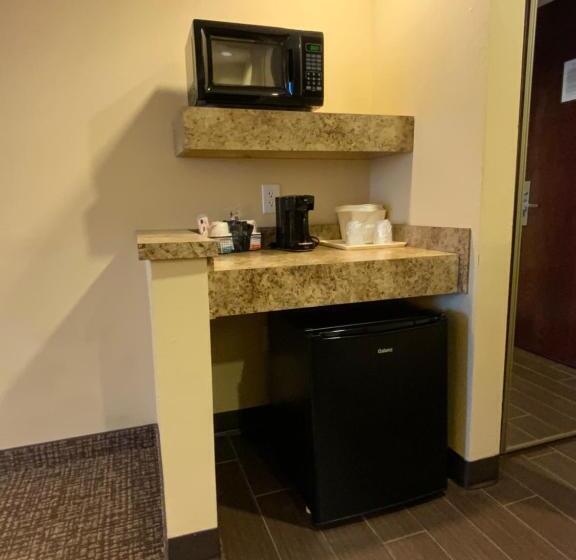 Люкс, Comfort Suites Fredericksburg North