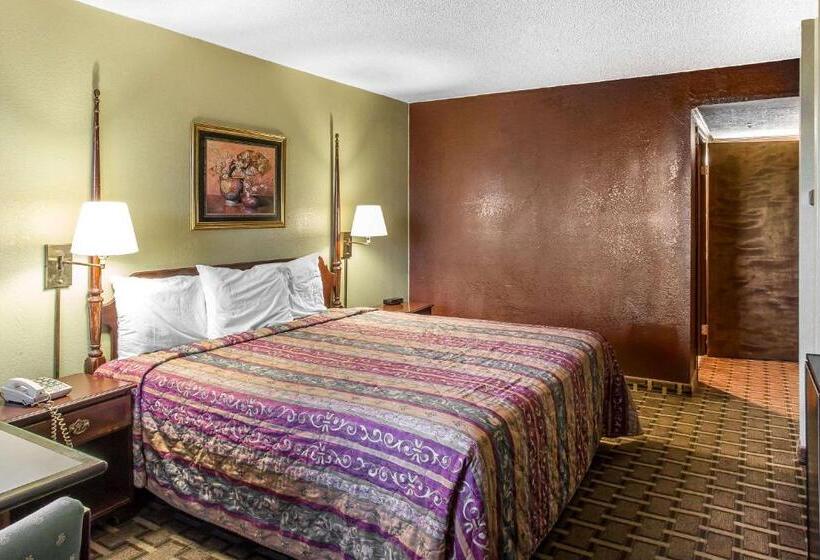 스탠다드 룸 킹사이즈 침대, Rodeway Inn & Suites