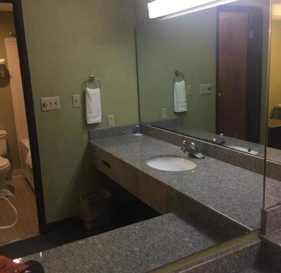 스위트 킹사이즈 침대, Rodeway Inn & Suites