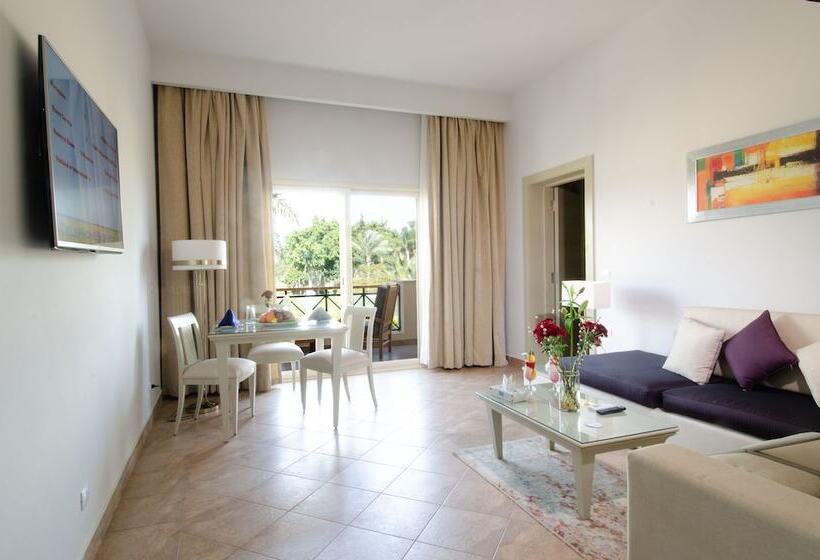 جناح جونيور, Swiss Inn Pyramids Golf Resort