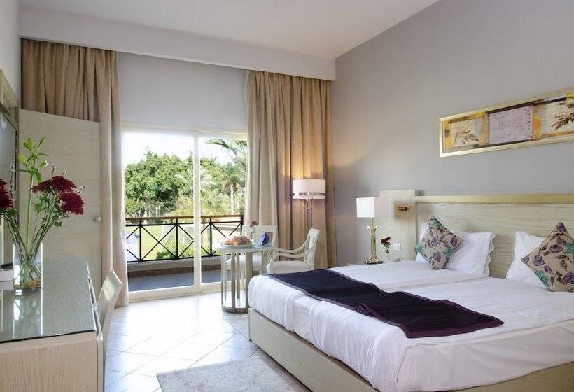 جناح جونيور, Swiss Inn Pyramids Golf Resort