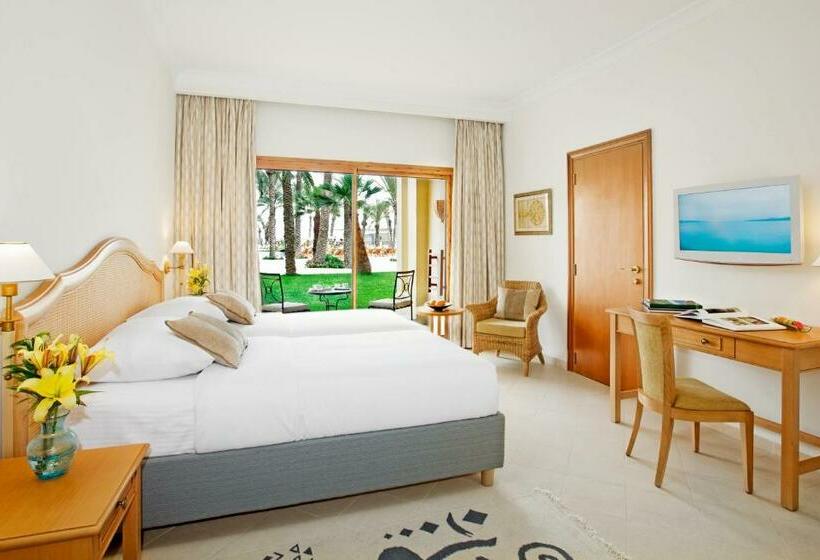 اتاق کلاسیک با چشم‌انداز استخر, Movenpick Resort & Marine Spa Sousse