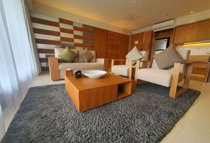 Люкс Вид на Бассейн, The Haven Bali Seminyak
