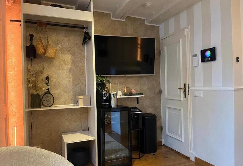 Номер Deluxe, The Enlightened House Luxury Suites