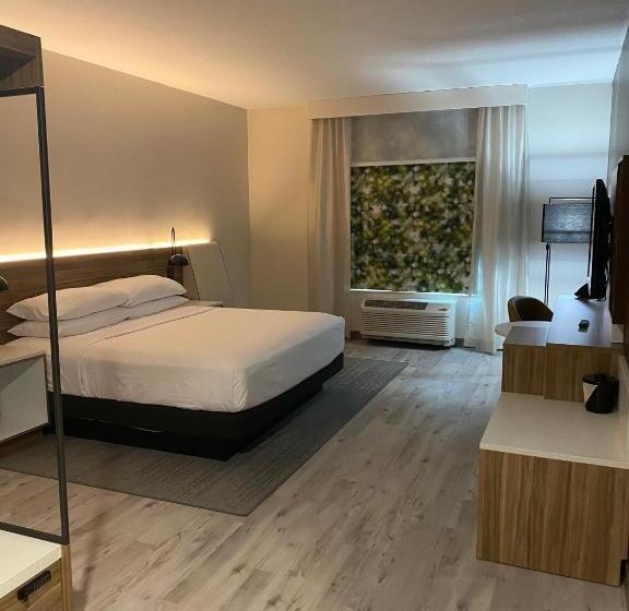 Standard-huone King-vuode, Wyndham Garden Orlando Airport   Free Airport Shuttle
