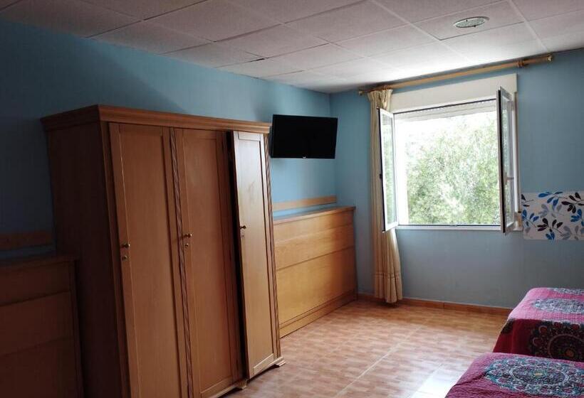 Номер Стандарт Трехместный, Hostal Restaurante La Cepa