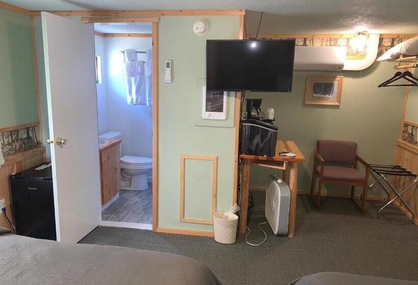 Номер Стандарт Трехместный, Glacier Haven Inn