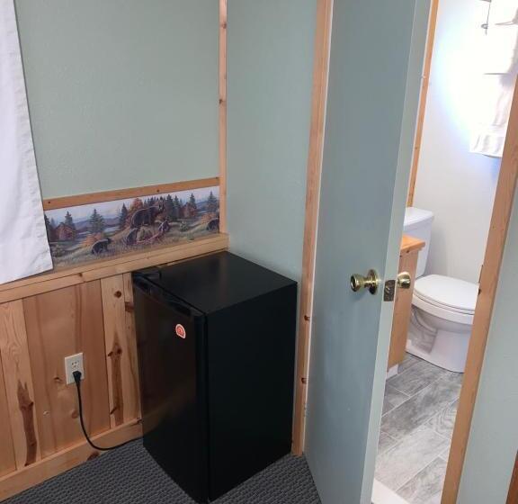 Номер Стандарт Трехместный, Glacier Haven Inn