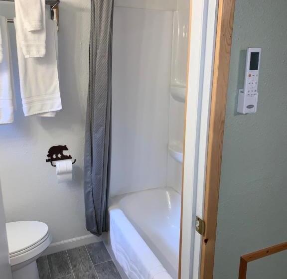 Четырехместный Номер Стандарт, Glacier Haven Inn