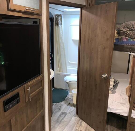 Семейное Бунгало, Glacier Haven Inn
